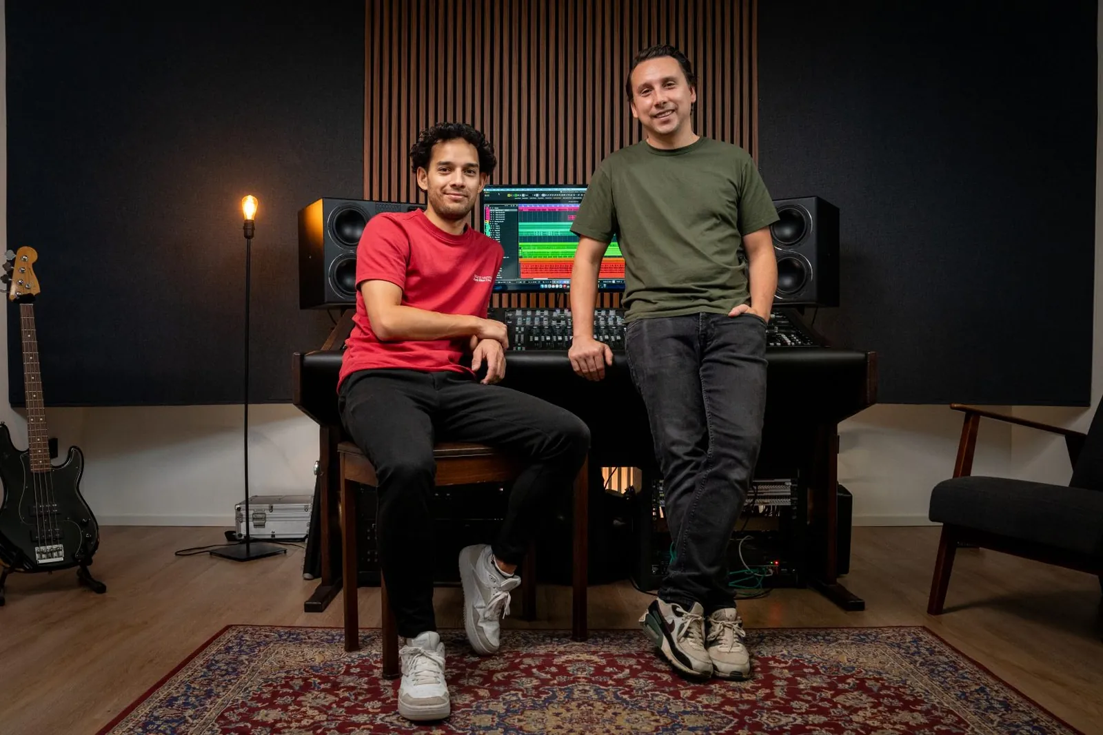 Bram Rutten in de studio van Rumah Recordings